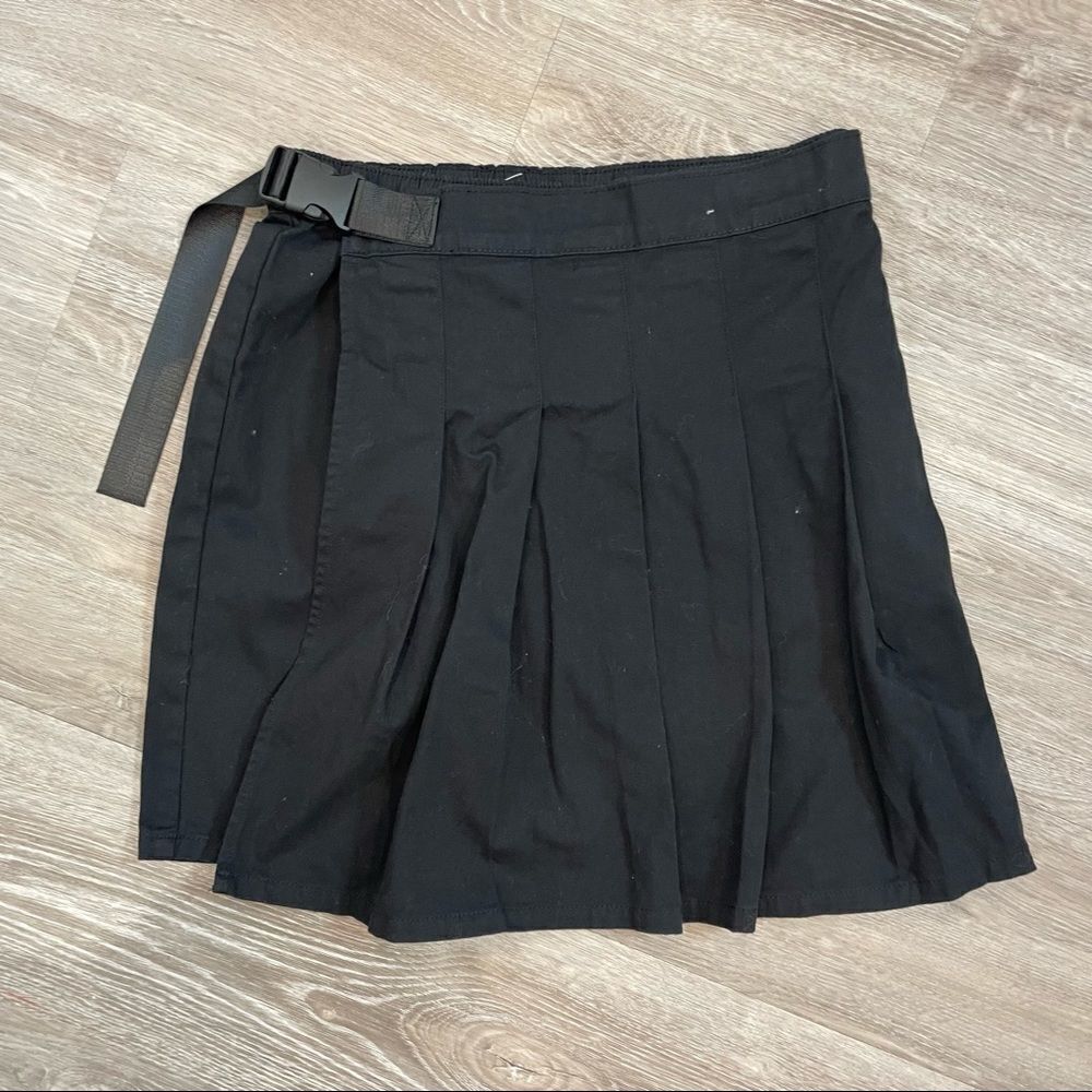 2/$10🌷BP | Faux wrap gender-inclusive pleated twill skirt (S-L)